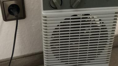 Strom kommt aus der Steckdose..??